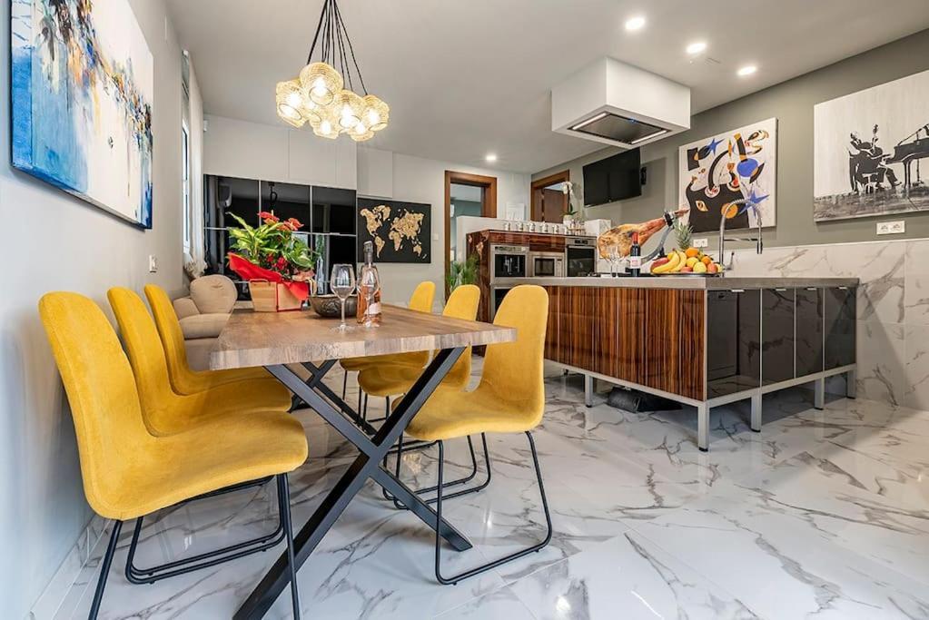 Apartmán Luxury Casa Con Piscina, Wifi, 150M Dal Mare Miami Playa Exteriér fotografie