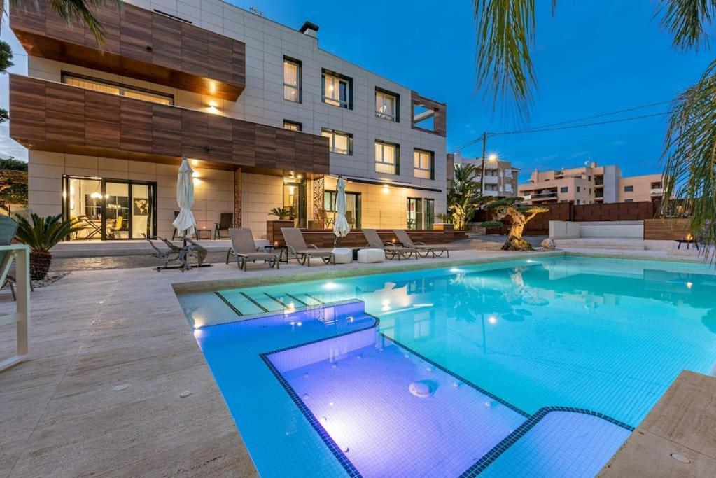 Apartmán Luxury Casa Con Piscina, Wifi, 150M Dal Mare Miami Playa Exteriér fotografie